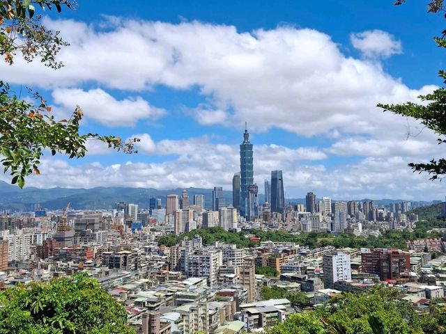 The Bright Fuzhou Shan Park in Da'an District, Taipei City, Taiwan The Bright Fuzhou Shan Park in Da'an District, Taipei City, Taiwan