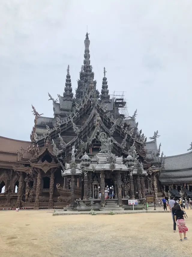 🚐💥🌴 《一天跑兩城!從曼谷殺到芭達雅:逛最大水上市場、暴走市集、海邊寺廟拍到失控、夜市一路吃到腿軟的泰國極限一日冒險》