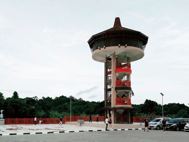 Siniawan Waterfront & Night Market