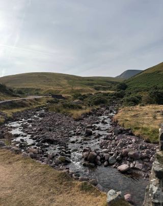 Llyn y Fan Fach: A Legendary Mountain Lake 🏔️🌿