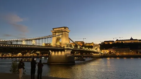 🇭🇺 從多瑙河上眺望布達佩斯的夜晚,更添幾分魔幻——那些故事令人難忘✨🚢 — traveler post in 佩斯州