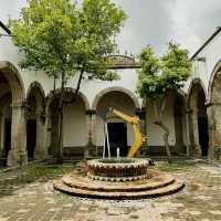 墨西哥 瓜達拉哈拉 很值得來參觀的Hospicio Cabañas 美術館 