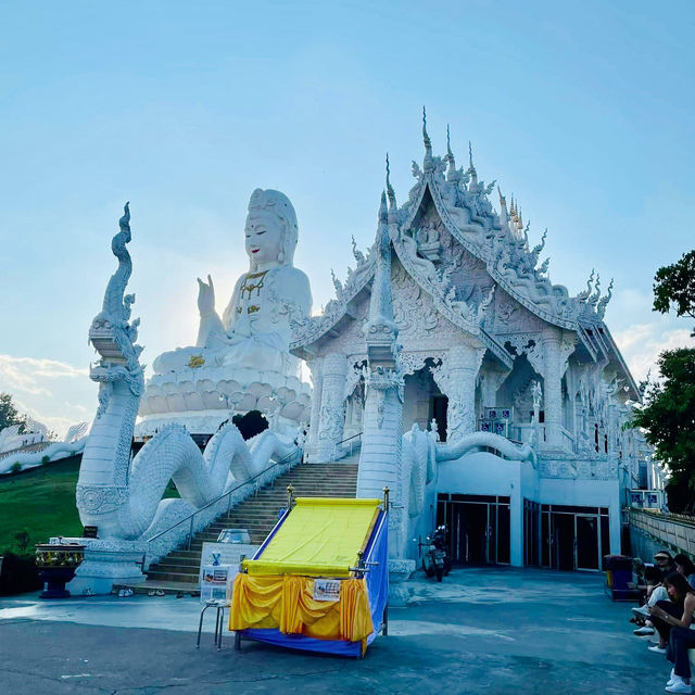 Wat Huay Pla Kang: A Soothing Journey of Spiritual Wonder 🇹🇭