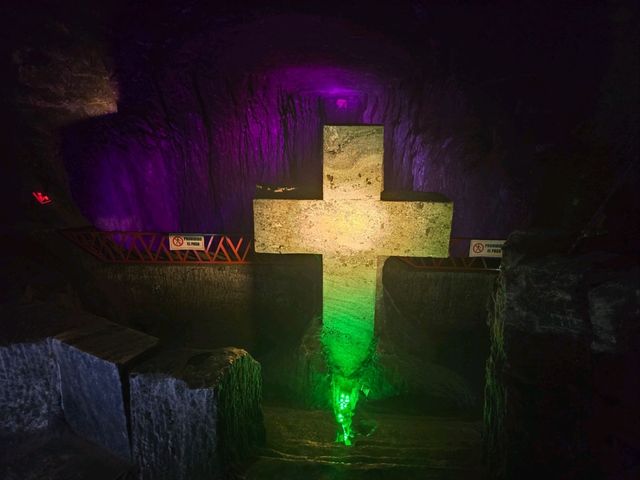 ⛏️ 地下奇蹟｜走進哥倫比亞190米深處的鹽之教堂