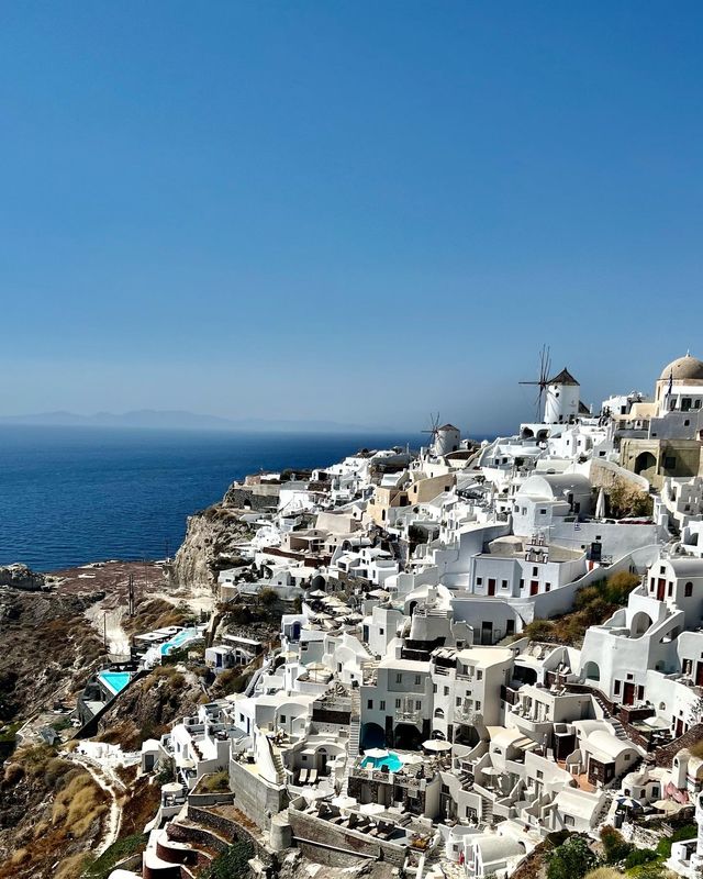 The splendor of Santorini: a Greek island oasis