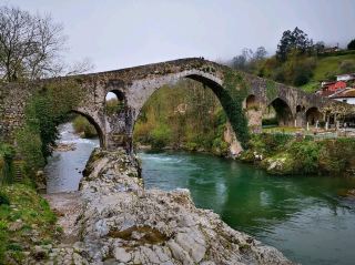 Cangas de Onís: Gateway to the Picos de Europa