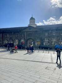 Kilkenny Castle: A Haven for Art Lovers 🎭🏰