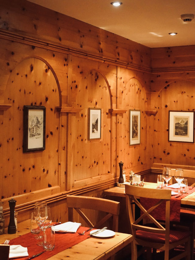 Zermatt | Have a Christmas dinner here with winter vibe