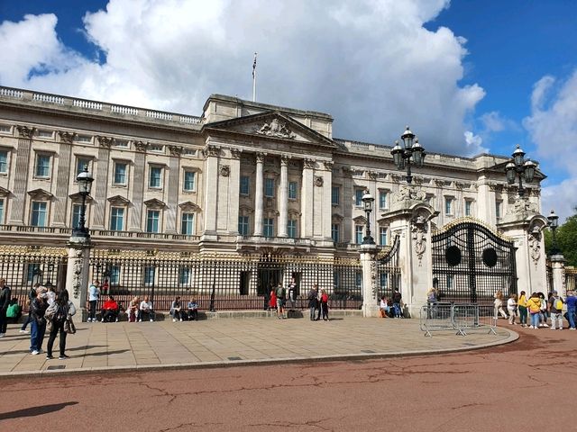 London Travel: Heart of History and Modernity