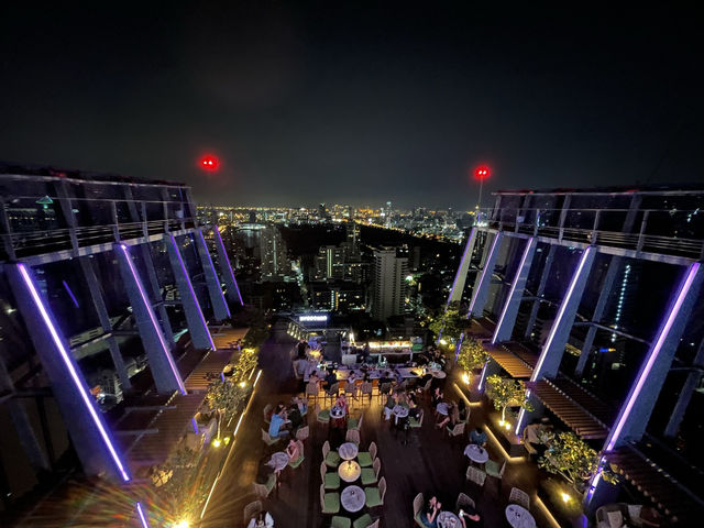 🌆 Spectrum Lounge & Bar