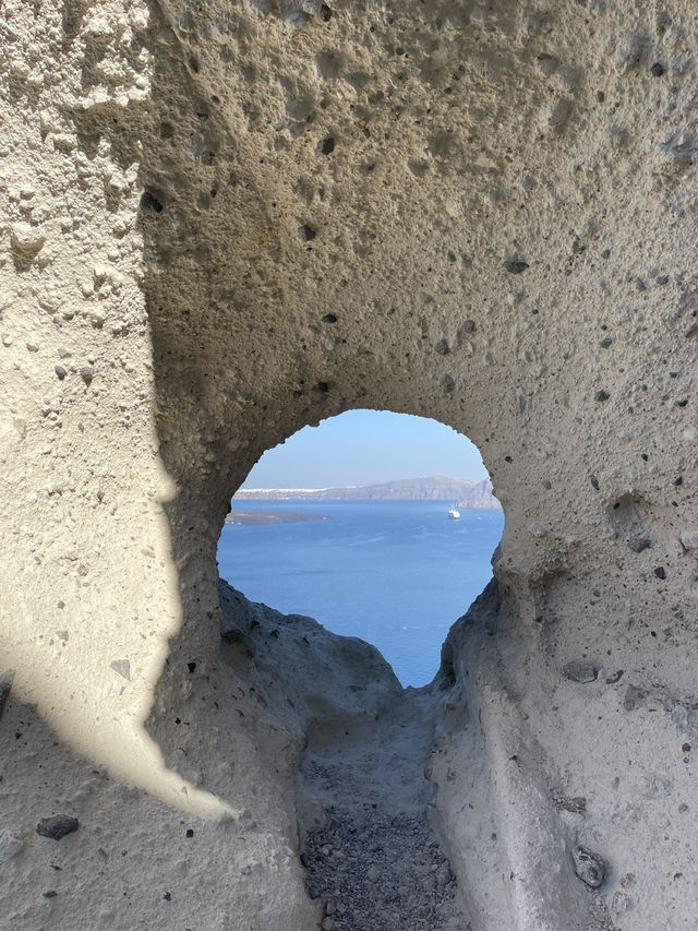 🌊 Santorini – Cliffs, Caldera & Timeless Beauty 🏝️✨
