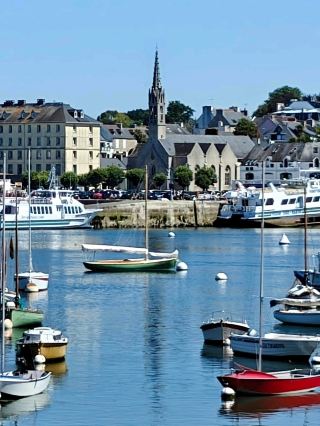 Scenic City Escape in Finistère 🌅