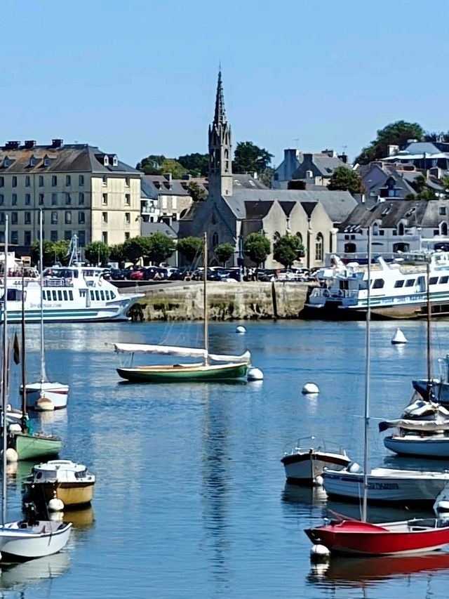 Scenic City Escape in Finistère 🌅
