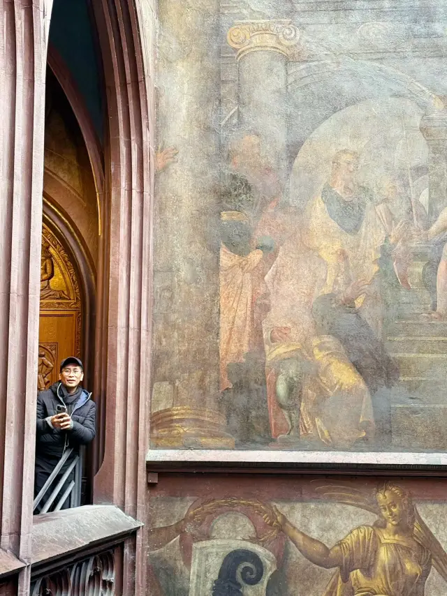 Откройте для себя потрясающие фрески Ратуши Базеля