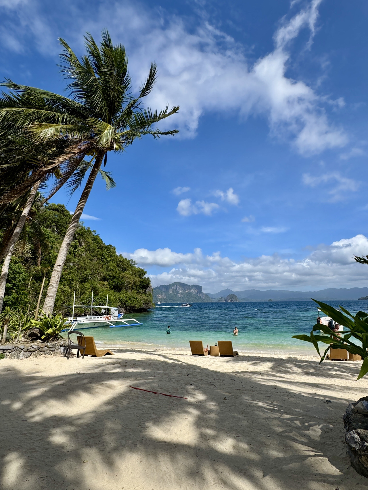El Nido: Một câu chuyện cổ tích tuyệt đẹp với những vấn đề về hậu cần và lượng khách du lịch đông đúc 🥲
