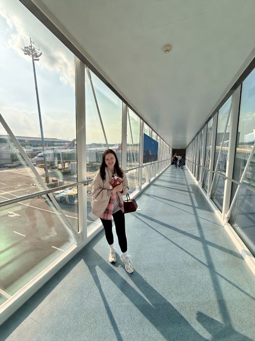 Do You Queue Up Early to Board a Plane? ✈️