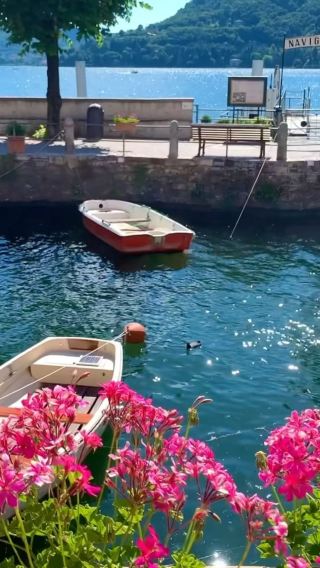 "Varenna, Como Lake, Italy: Lakeside Bliss in Lombardy 🌅🏞️"