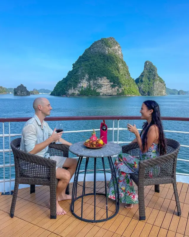 Cruising Bliss in Halong Bay 🚢