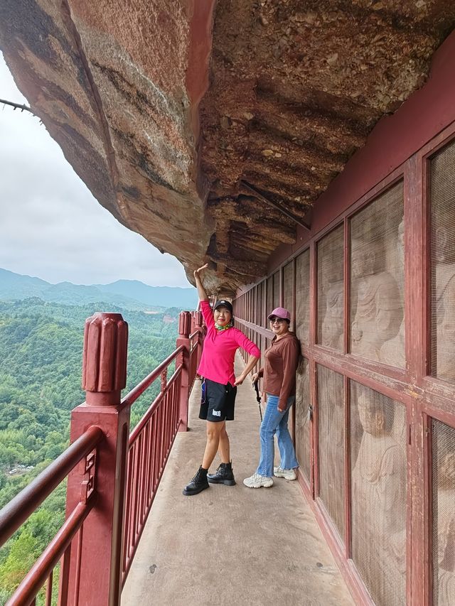 甘肅天水麥積山石窟藝術瑰寶