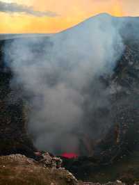駕車去看滾燙的火山，在馬薩亞火山實現了