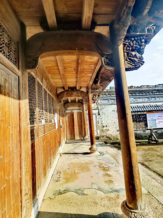 Dongyang Shijiazhuang Flower Hall, a full house of carved Republican mansion