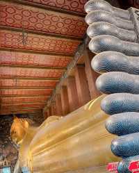 高聳入雲的佛塔、金光閃閃的臥佛：Wat Pho 臥佛寺美景