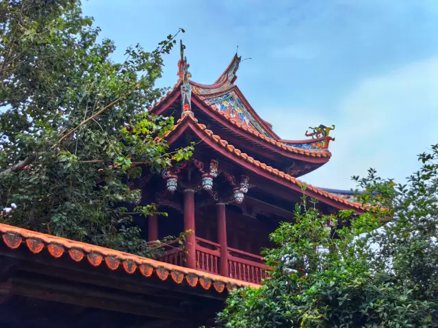 Visit the Southern Shaolin Temple in Quanzhou to experience the martial arts atmosphere of the jianghu