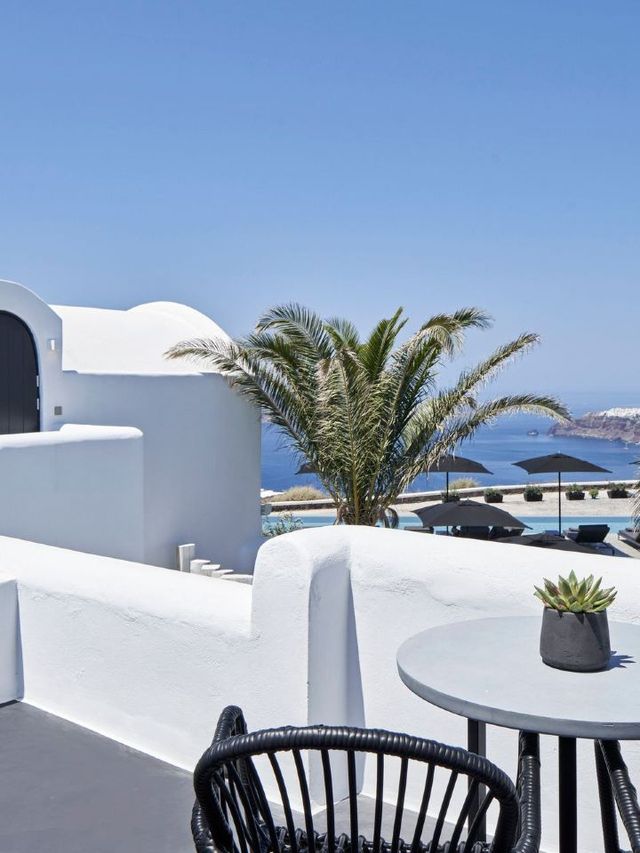 Santorini Serenity with a Luxe Twist ✨🏝️