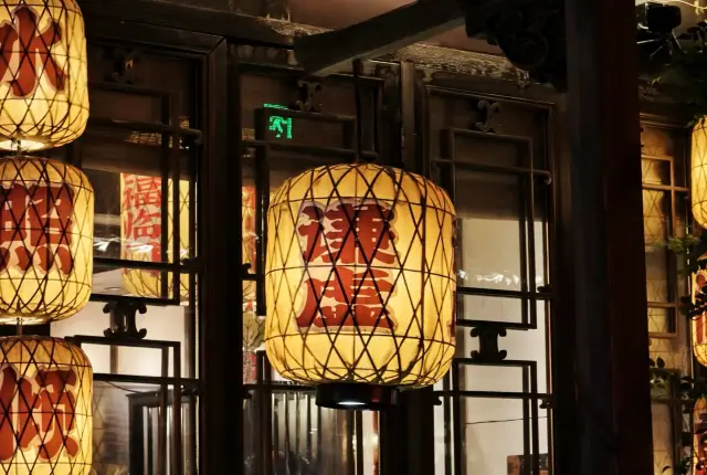 Compared to the Confucius Temple, the small alleys of Laomendong are really nice to stroll through