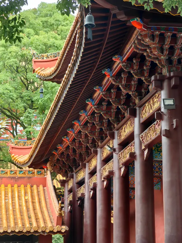 นั่งเอยดาเมียว | ทำตัวเป็นเทพเจ้าหนุ่มที่เท้าเขาเฮงซาน