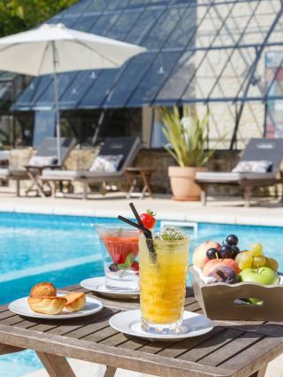 🏰✨ Chateau Luxury: Unwind in Commes, France 🍇🌟