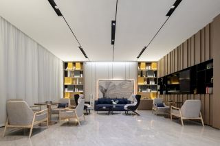 Stay at Yishang in Tianmen.