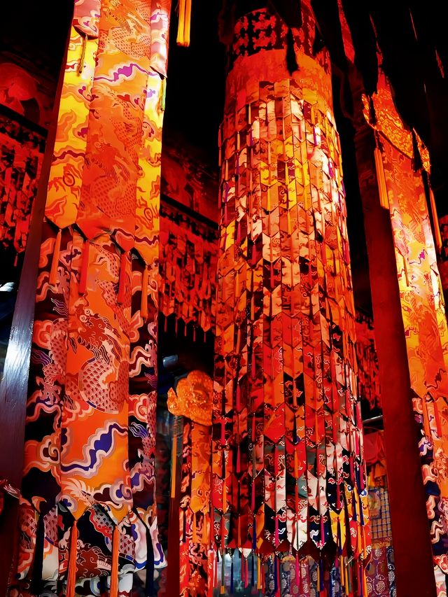 魅力西藏，藏傳佛教寺廟——強巴林寺。