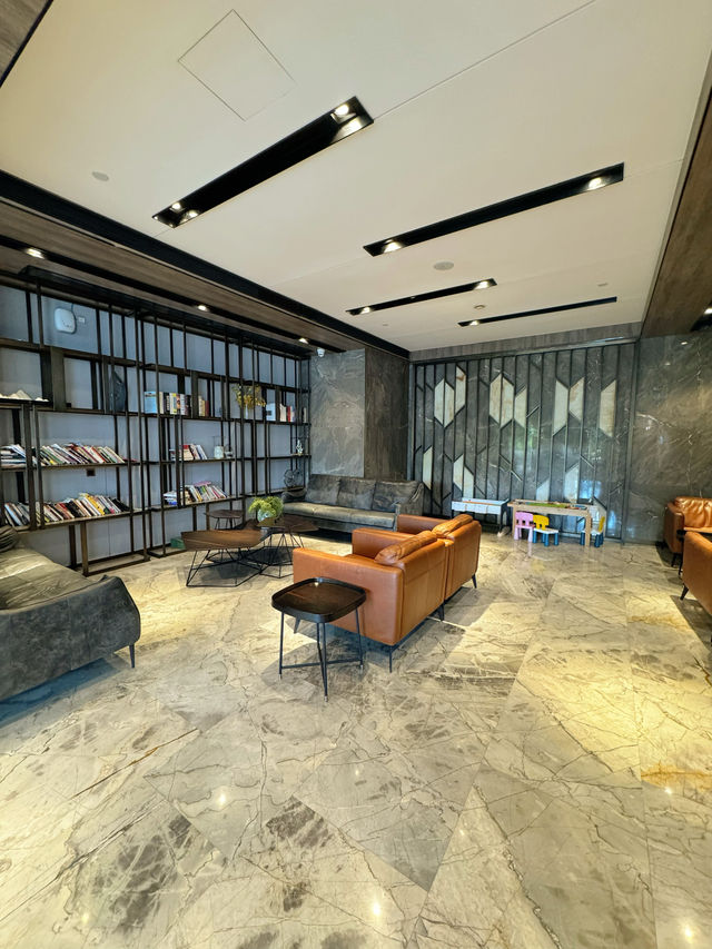 這酒店頂樓竟然隱藏著蘇式山景園林。