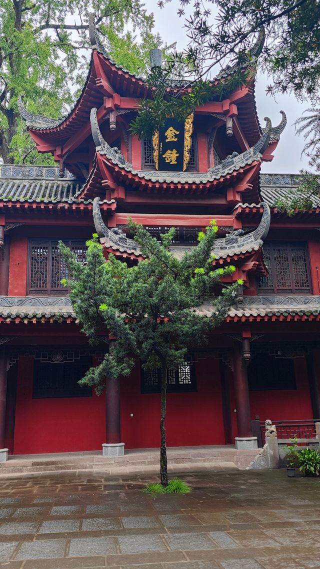 成都人最多、香火最旺的寺廟「石經寺」。