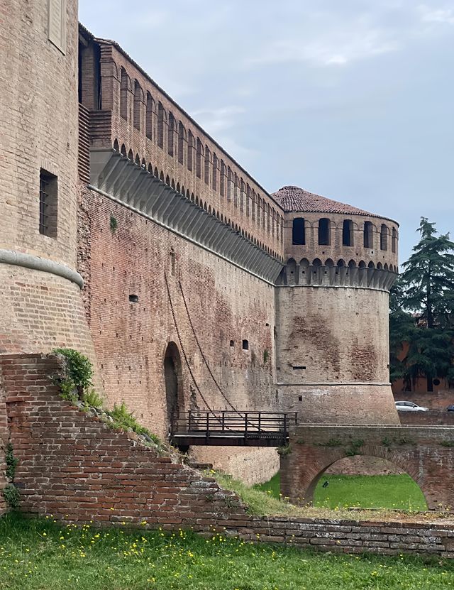 博洛尼亞Rocca Sforzesca｜走進見證傳奇的歷史城堡