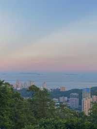 一座建在山上的公園，山頂可俯瞰到珠澳美景