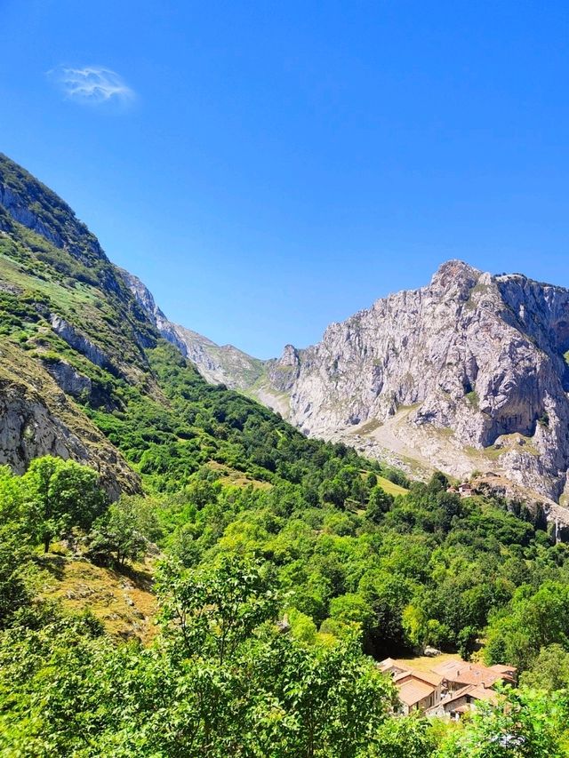 🌄 Escape to Spain’s Hidden Alps: Picos de Europa! 🌿