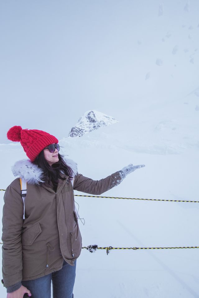 瑞士少女峰登歐洲之巔｜坐著小火車，吸著氧也要看雪山！