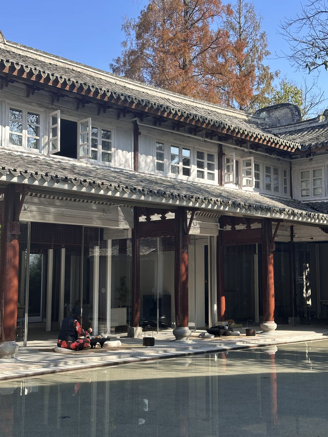 一組動圖告訴你，住在臨海老宅裡是何體驗？