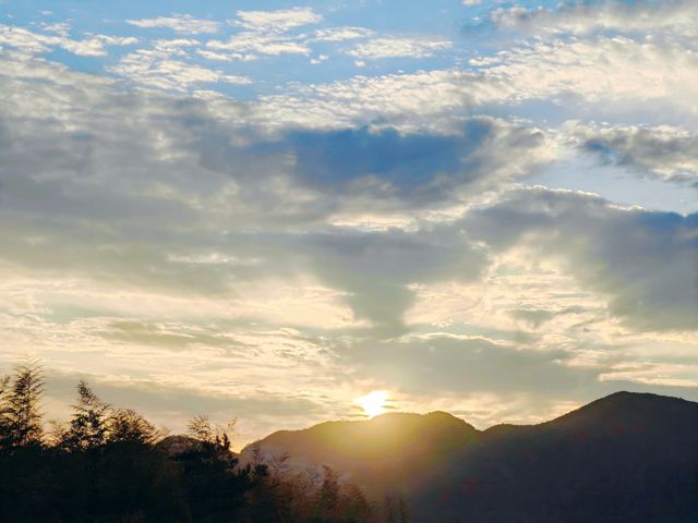 在江南天池露營睇星，聽風枕水瞓到自然醒