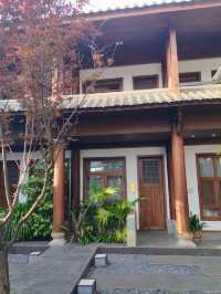 < 如此美妙嘅景色居然係束河古鎮安里美宿 上次去束河古鎮，發現咗一間超級正嘅客棧—安里設計師美學