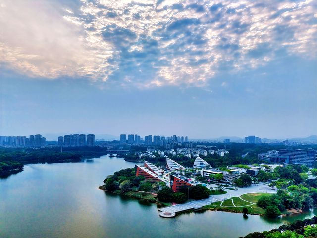 光影與生態的協奏曲：東莞松山湖凱悅酒店的多維敘事