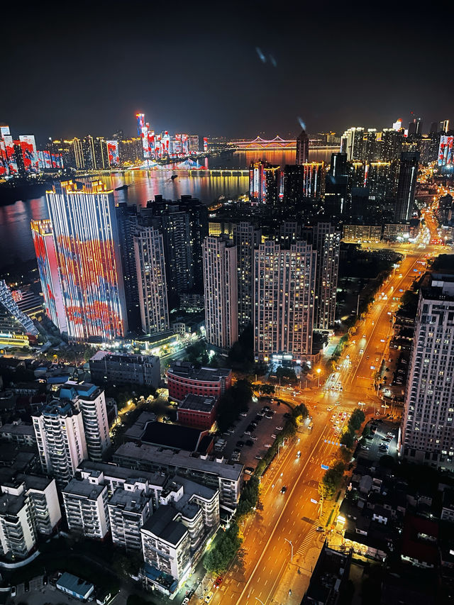 我住咗長沙呢間高空江景藝術館