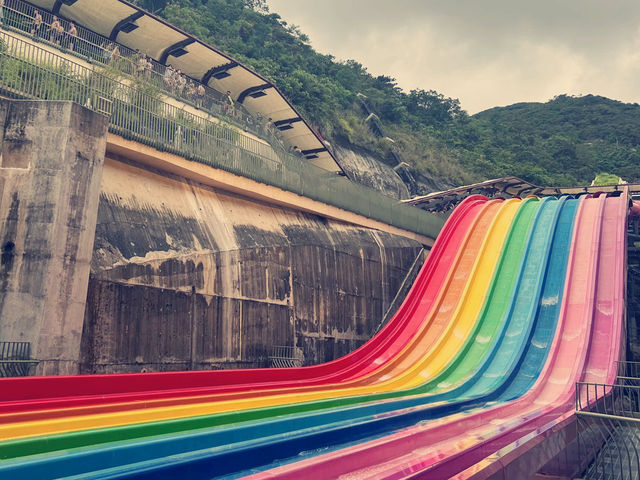 香港海洋公園水上樂園：激流勇進的奇幻之旅