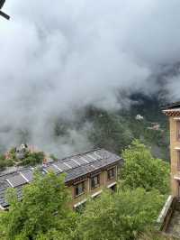 住進香格里拉深處，懸在雲端的仙居