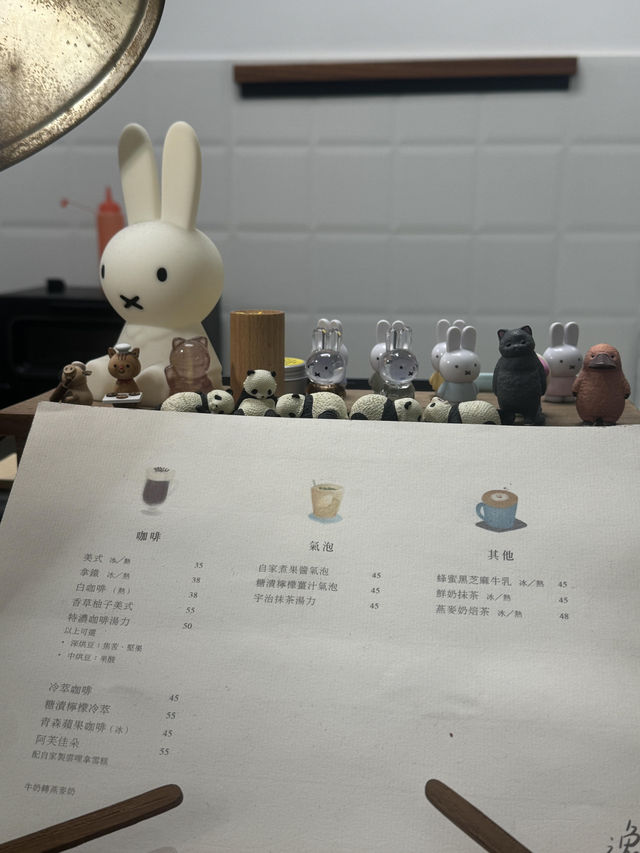 ✨澳門「逸日」渡船街店｜在白色鐵梯間遇見「日日是好日」的療癒時光☕️