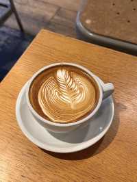 ✨大阪心齋橋「Streamer Coffee」｜排隊也要喝的拉花藝術聖地☕️