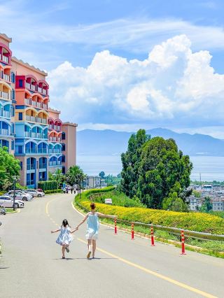 I thought Dali was beautiful enough... until I came here...