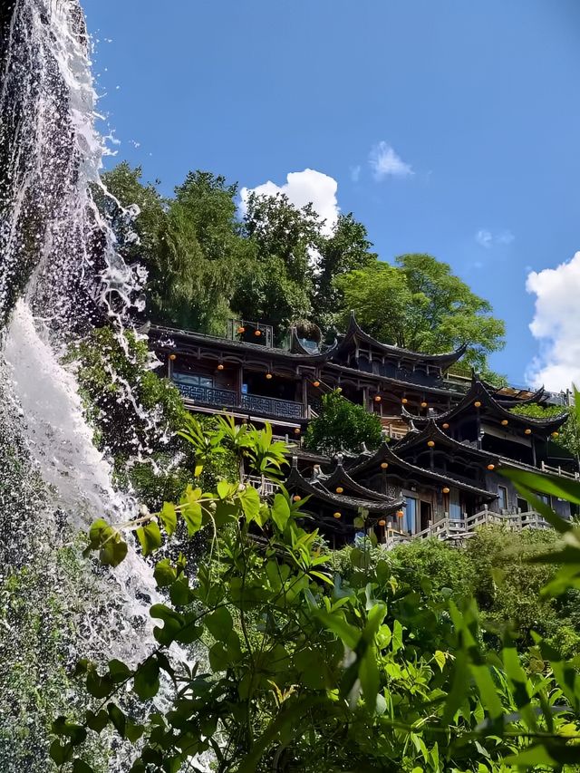 芙蓉鎮 | 掛在瀑布上的千年古鎮